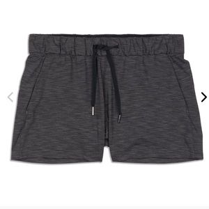Lululemon On the Fly Shorts Heathered Black